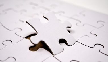 PC玩家在桌面端畅玩Steam免费游戏大全，显示器画面精细，游戏画质高清